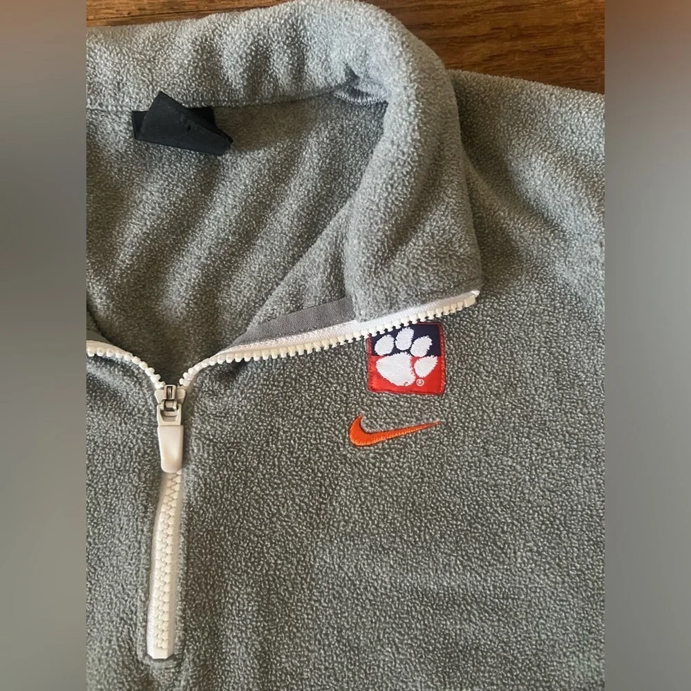 Nike Woman’s Clemson Embroidered Grey Quarter Zip Polyester Pullover Size Medium